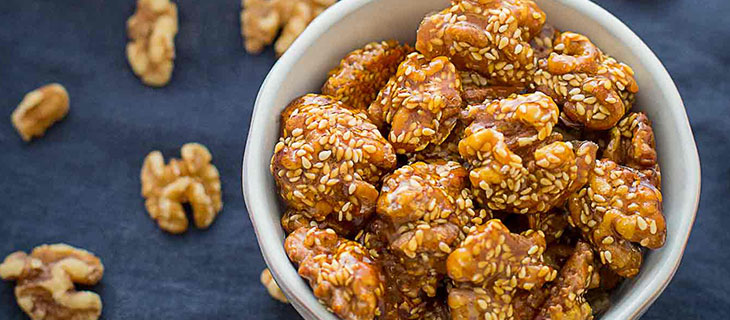 Cách chế biến quả óc chó rang mè thơm ngon với cách làm đơn giản 6