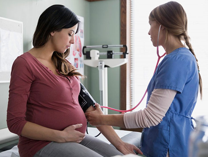 Tác dụng của quả óc chó với bà bầu. Nên ăn bao nhiêu quả óc chó một ngày? 17 Quả óc chó giúp ổn định huyết áp khi mang thai