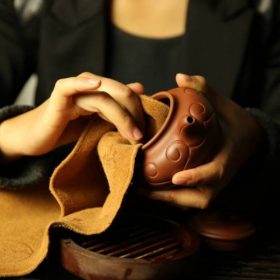 Cách dưỡng ấm tử sa hàng ngày và sau khi lưu giữ