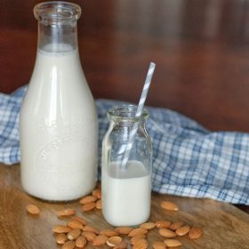 Cách làm sữa hạnh nhân tại nhà đơn giản ai cũng làm được