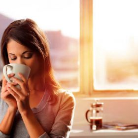 Uống cà phê vào thời điểm nào trong ngày có lợi nhất?