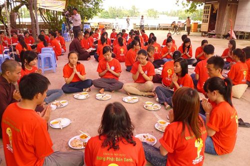 Lưu ngay cách làm phở cuốn chay thơm ngon và vô cùng hấp dẫn 12