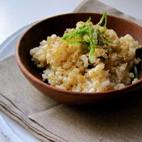 Bước đầu xây dựng chế độ ăn chay 22 Gạo lứt muối mè – Nguồn dinh dưỡng vàng dành cho sức khoẻ